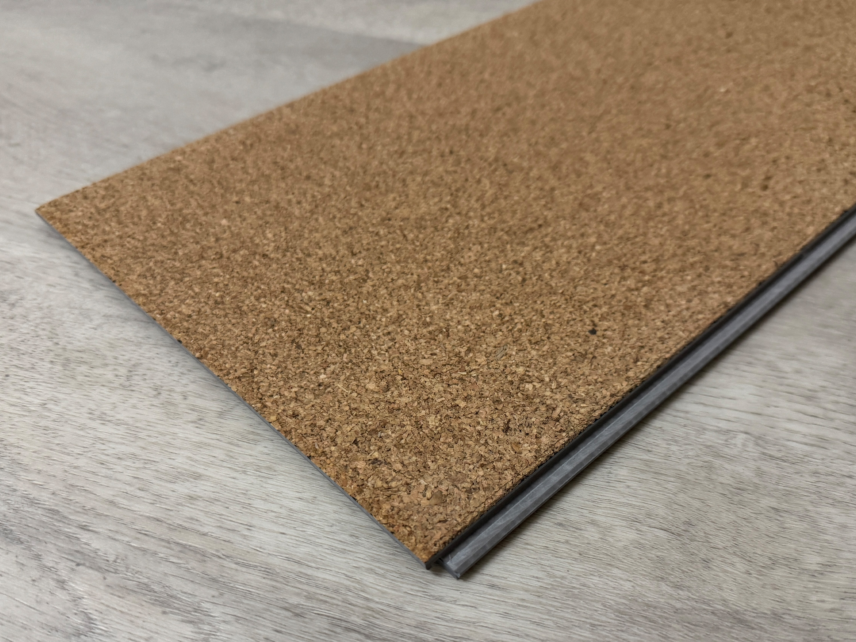 Klick Vinylboden Silent SPC Contemporary Oak Bright inkl. Kork Trittschalldämmung und Synchronoberfläche 5,2 mm