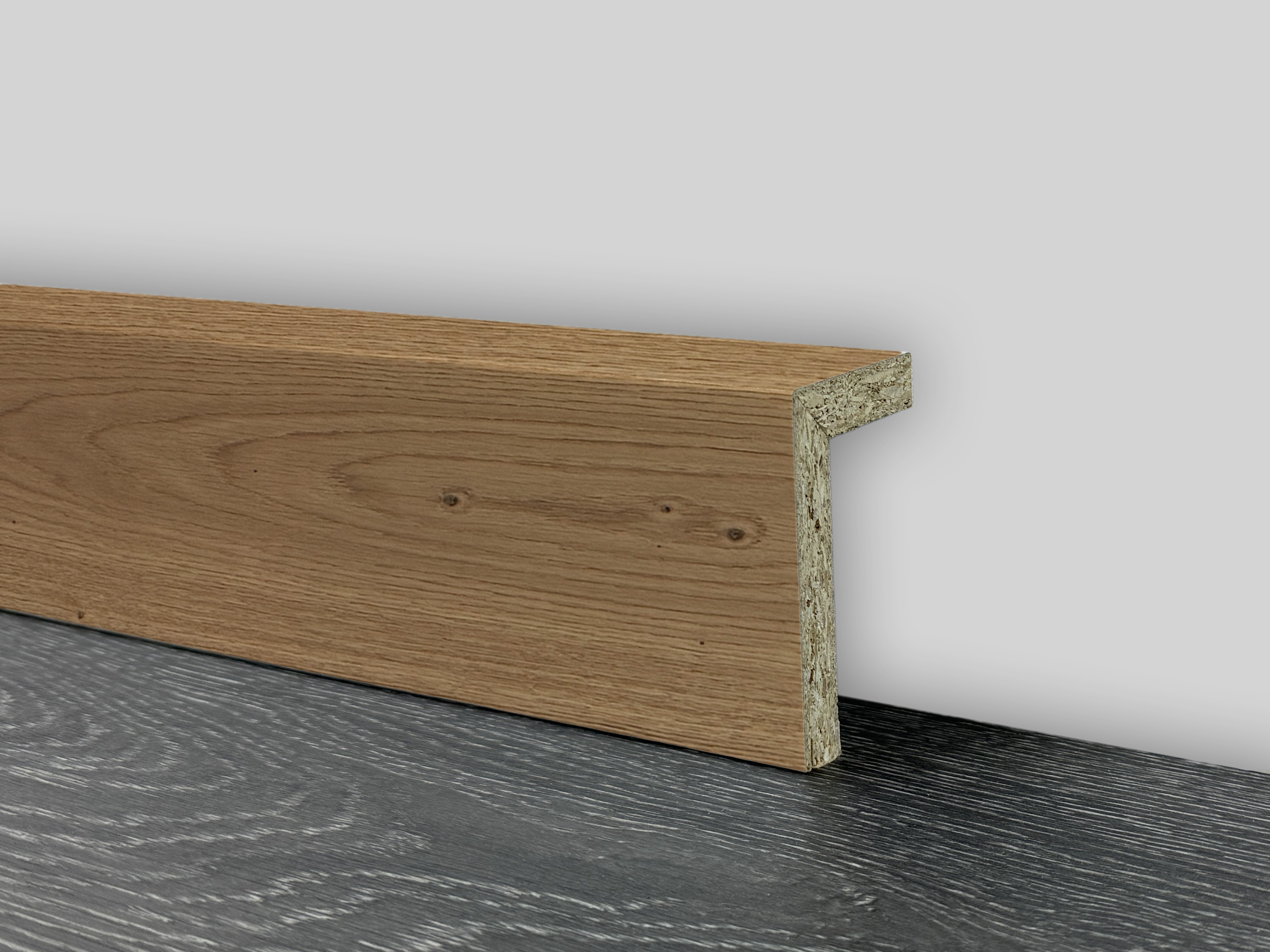 Sockelleiste Heizrohrabdeckung CUBE – Abdeckleiste für Heizungsrohre, Eiche, 44x77 mm