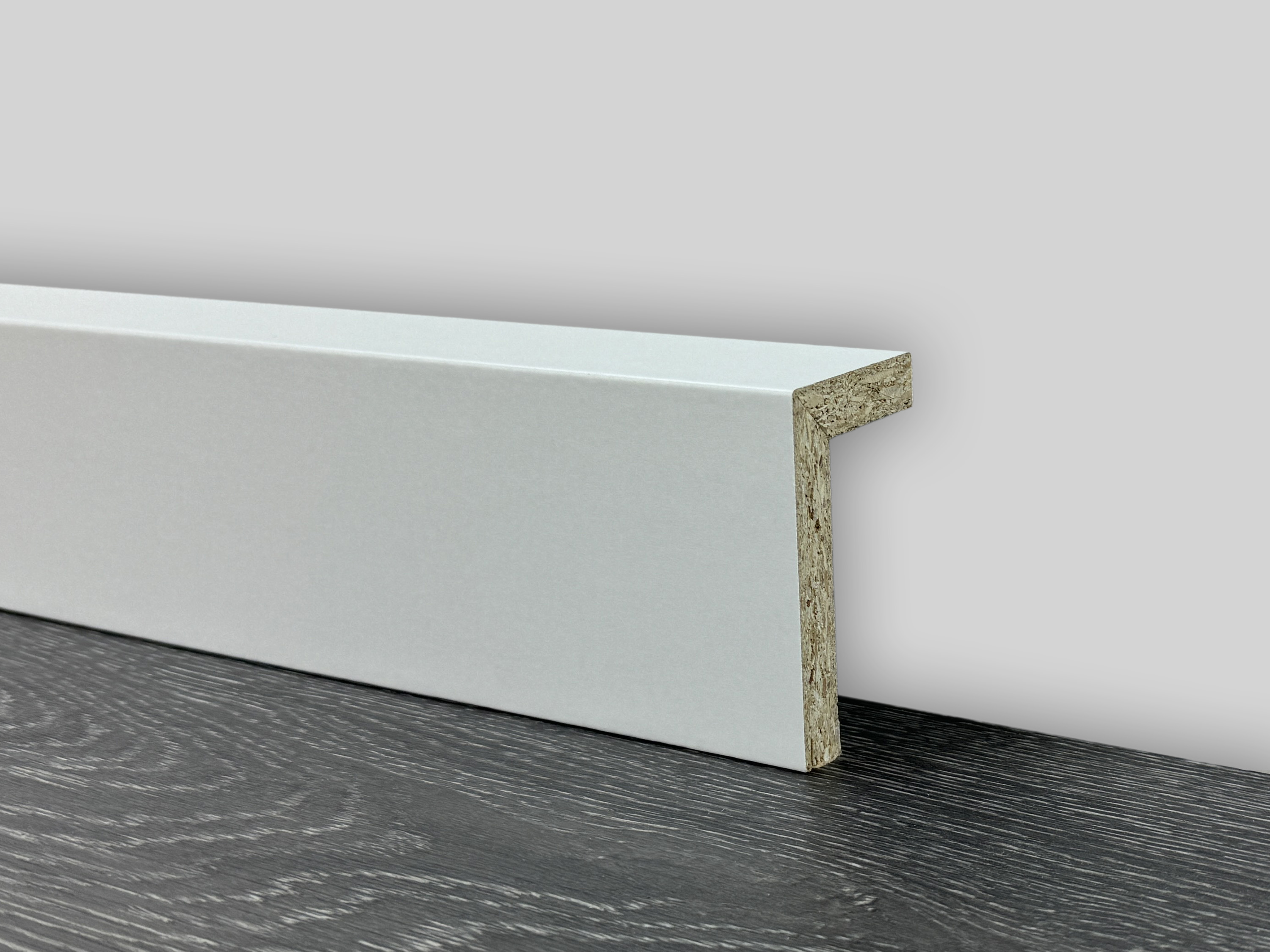 Sockelleiste Heizrohrabdeckung CUBE – Abdeckleiste für Heizungsrohre, weiß, 44x77 mm