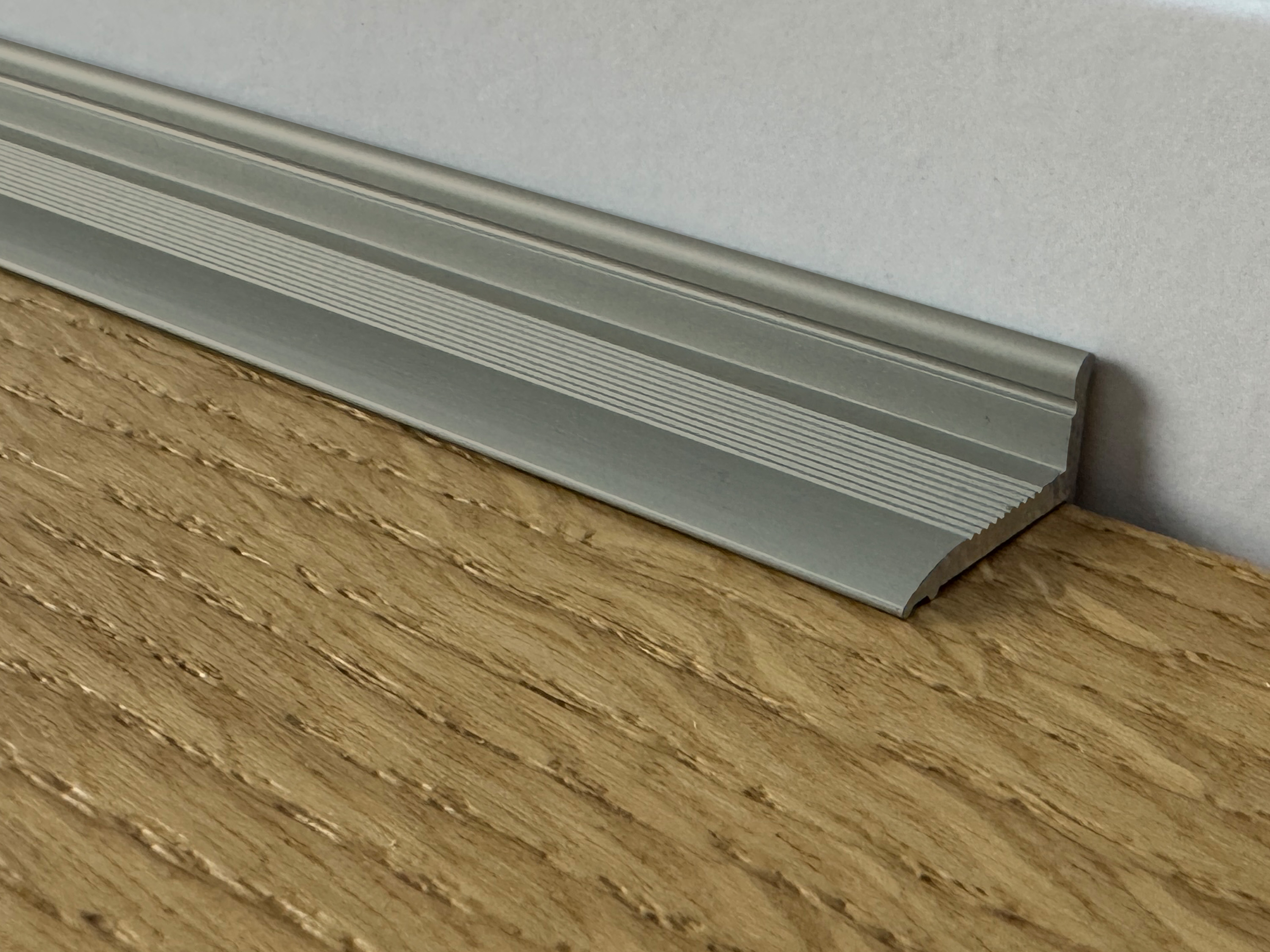 ufitec® Sockelprofil SK für den perfekten Abschluß an Balkon- und Terassentüren, Bronze Hell