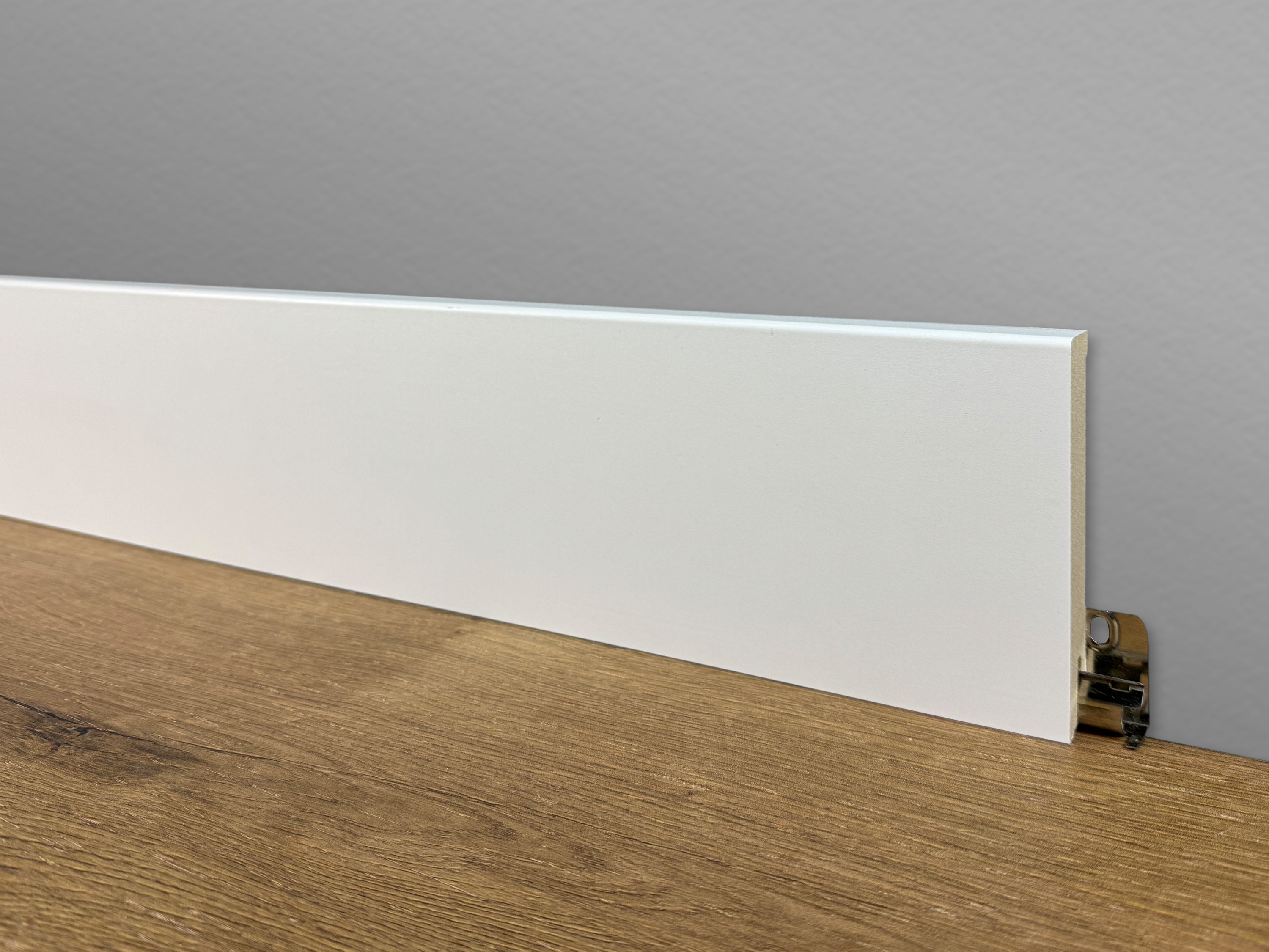 TRECOR® CUBE Sockelleiste, Fußleiste 16 x 100 mm in Weiß RAL 9016 - CLIPSTAR Fräsung
